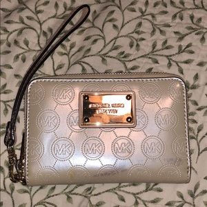 Pearl Michael Kors Wristlet
